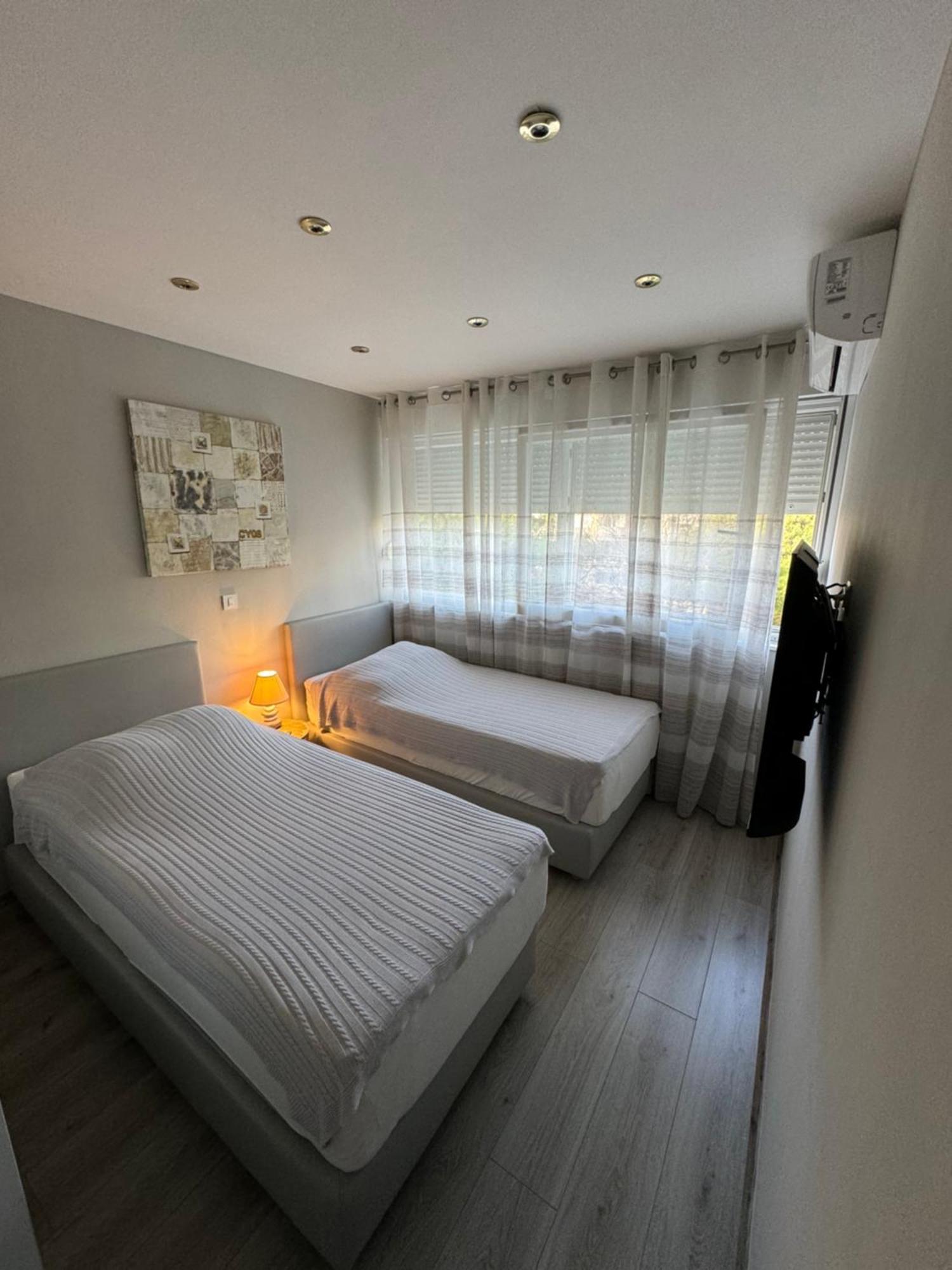 Apartment Astra With Private Parking Split Bagian luar foto