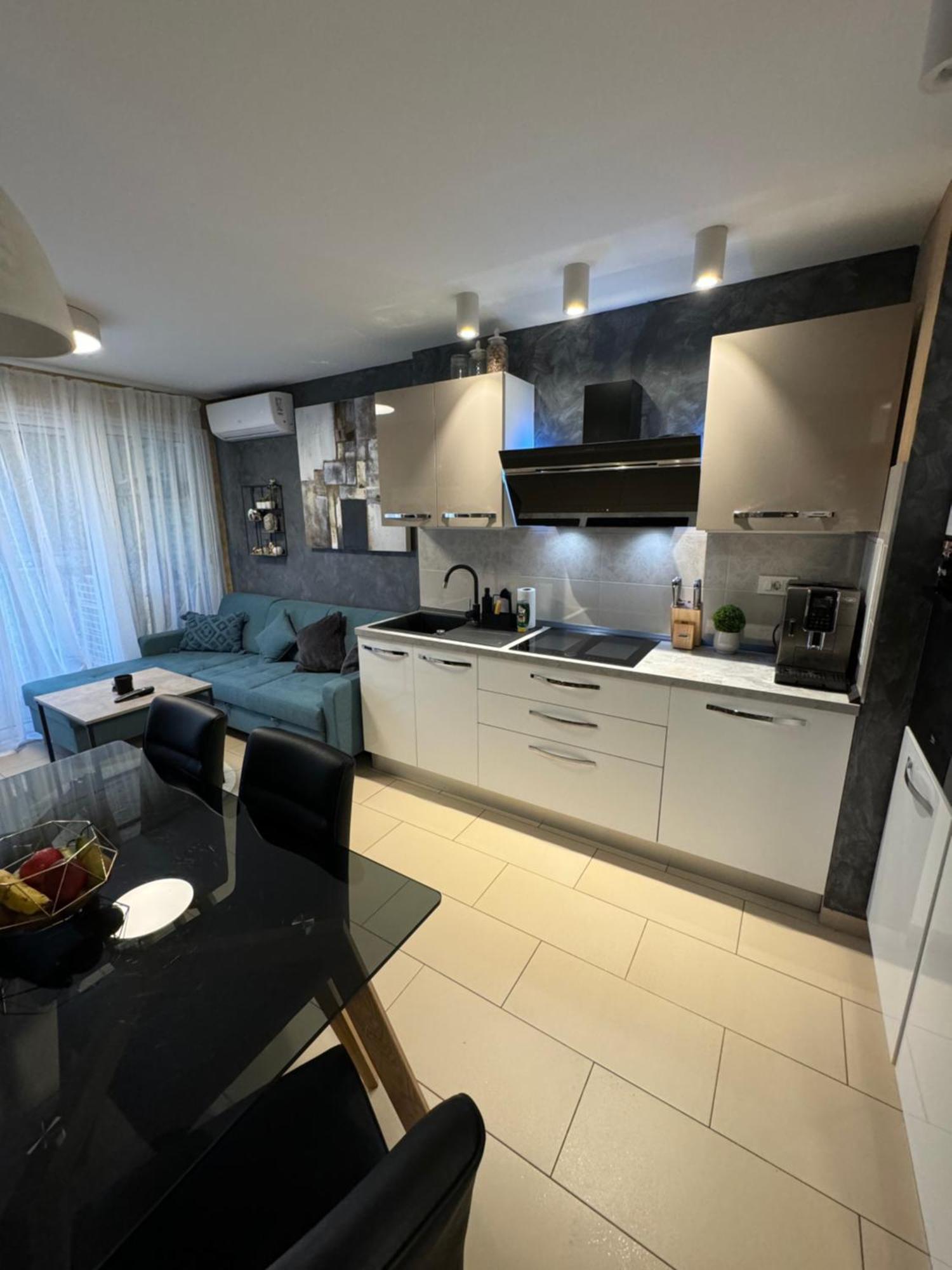 Apartment Astra With Private Parking Split Bagian luar foto